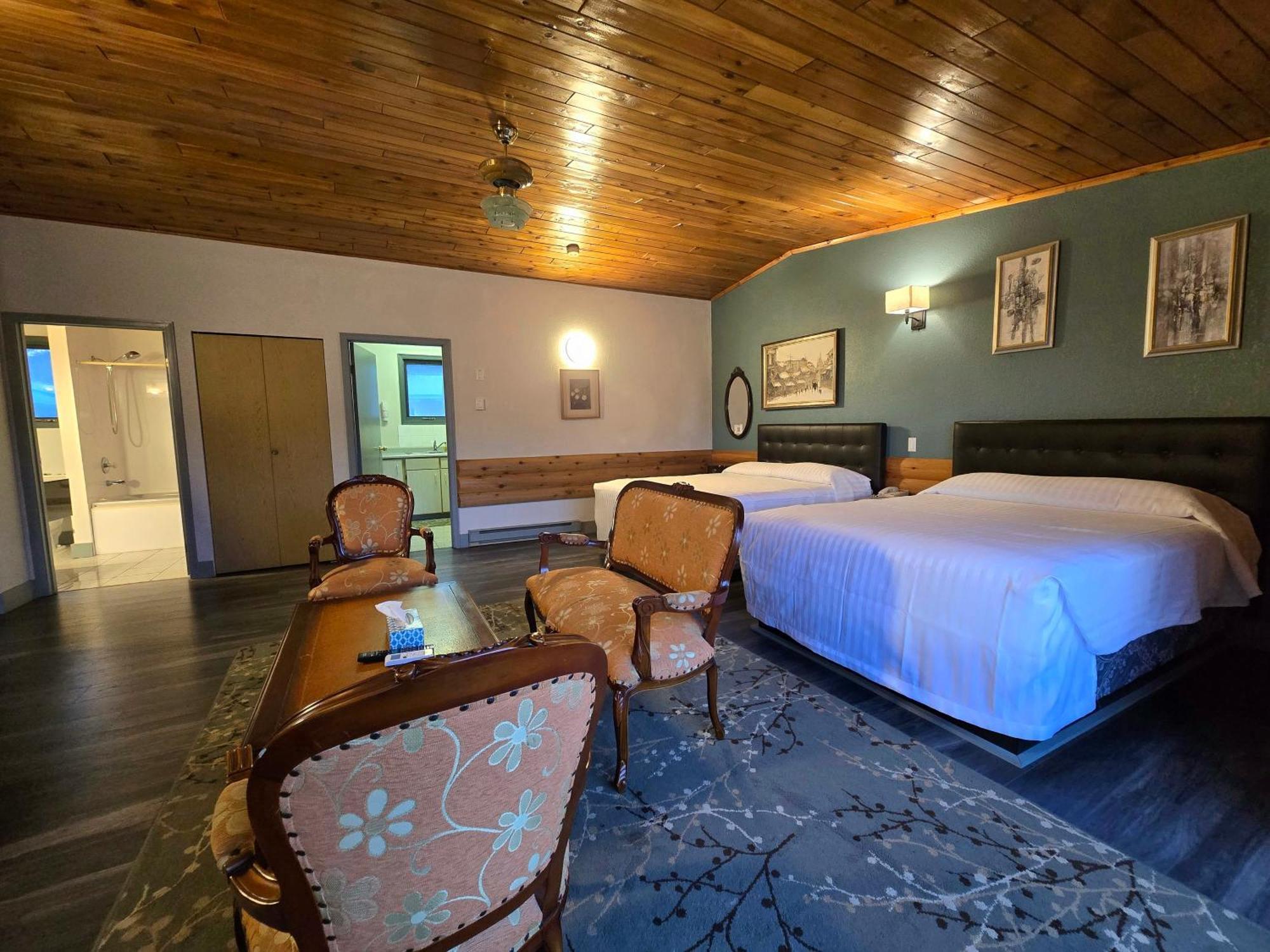 Alpine Inn Valemount Luaran gambar