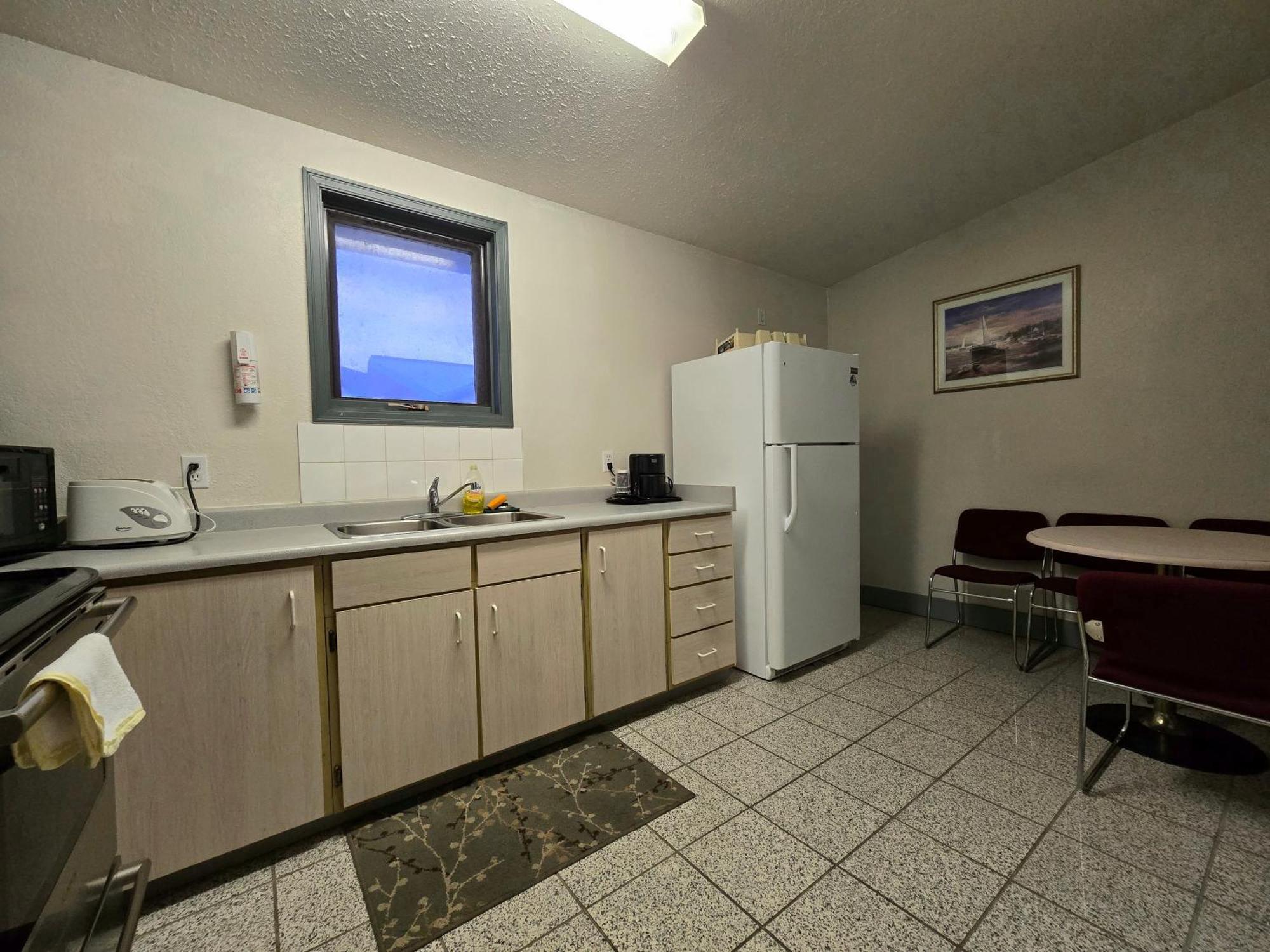 Alpine Inn Valemount Luaran gambar