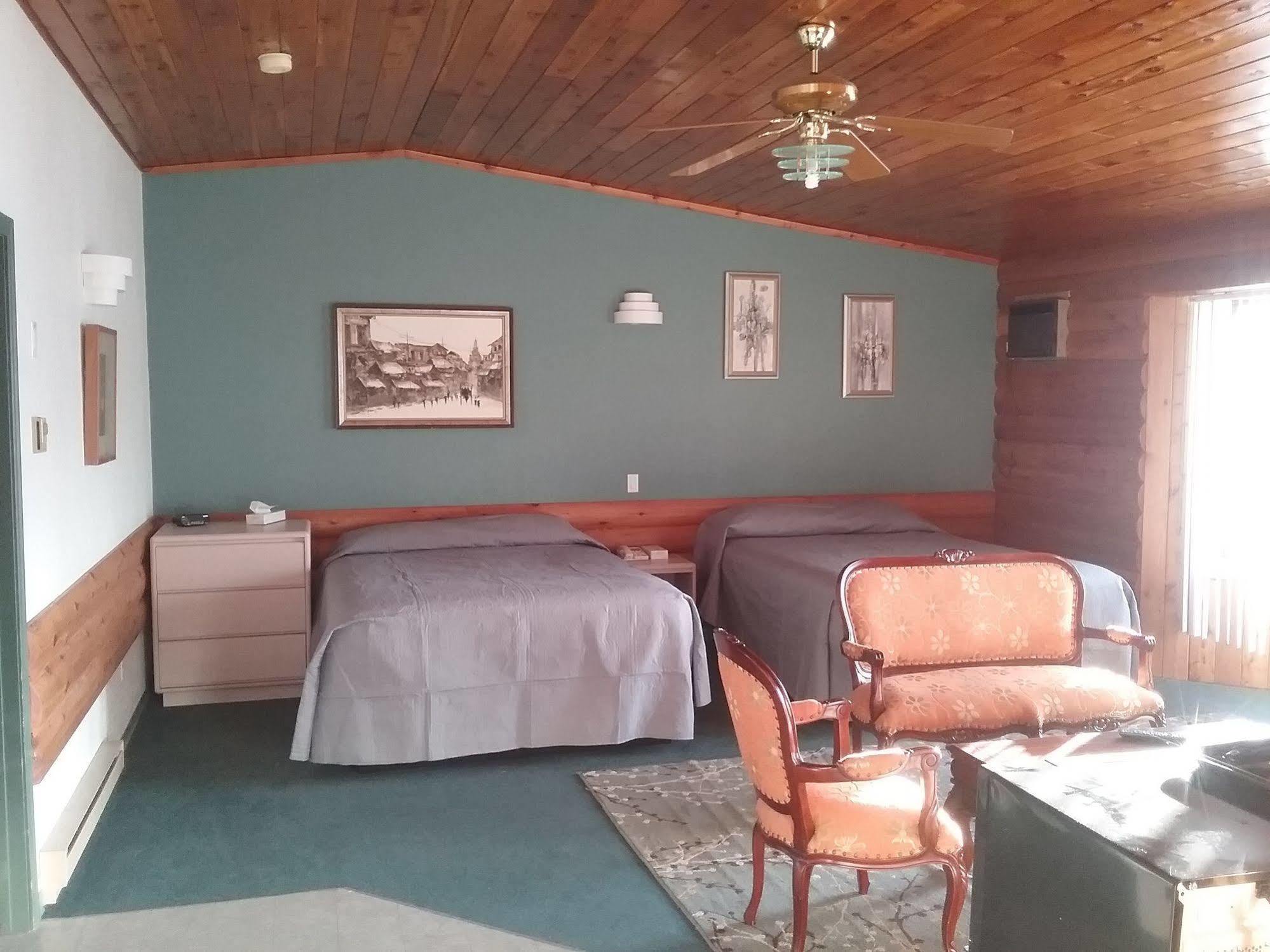 Alpine Inn Valemount Luaran gambar